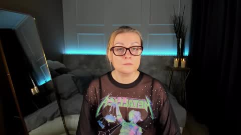 Snapshot of alexandra_kind chatting on February 19, 12:57 am Alexandra online show from February 19, 12:57 am