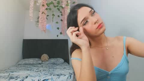 Snapshot of alexandre_chuad chatting on April 23, 12:51 pm Alexa online show from April 23, 12:51 pm