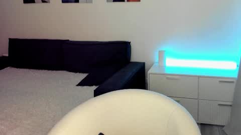 Alex online show from January 18, 4:49 am