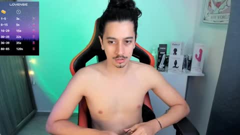 Snapshot of alexfloreszzz chatting on March 12, 12:36 pm alexfloreszzz online show from March 12, 12:36 pm