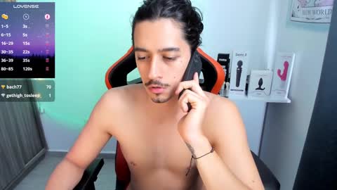 Snapshot of alexfloreszzz chatting on March 12, 3:40 pm alexfloreszzz online show from March 12, 3:40 pm