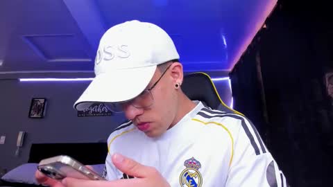 alexgiraldo__ online show from November 13, 2:38 pm