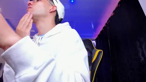 alexgiraldo__ online show from November 21, 12:15 pm