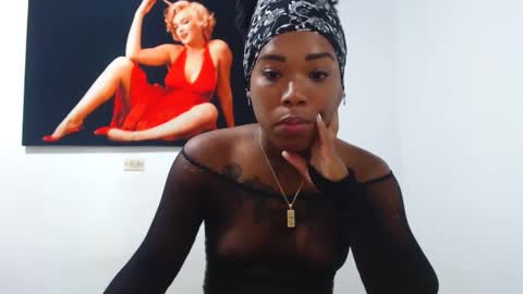 Snapshot of alexia_sinclaire24 chatting on October 1, 12:05 am alexia_sinclaire24 online show from October 1, 12:05 am