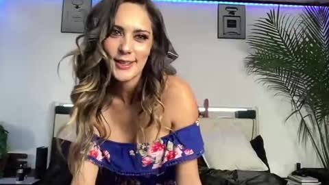 Snapshot of alexisamorlovely chatting on September 13, 7:08 am Alexis Amor online show from September 13, 7:08 am