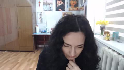 AlexisMillers online show from April 4, 8:45 am