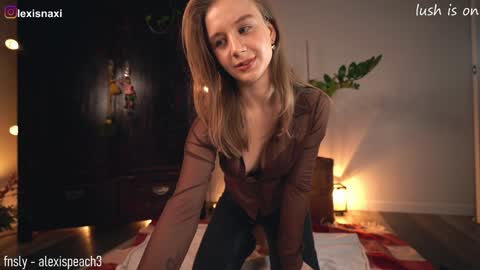 Snapshot of alexispeach chatting on December 3, 9:23 pm Alexis--  online show from December 3, 9:23 pm
