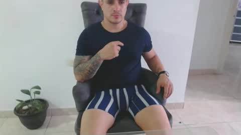 Snapshot of alexmaximuss chatting on December 8, 10:25 pm Maximuss online show from December 8, 10:25 pm