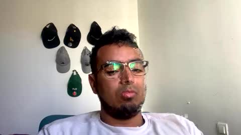 Snapshot of alexospina55 chatting on April 1, 2:25 pm alexospina55 online show from April 1, 2:25 pm
