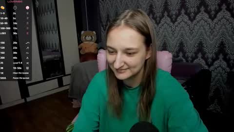 Snapshot of alexracc00n chatting on December 10, 5:50 am Alex online show from December 10, 5:50 am