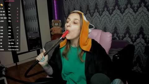 Snapshot of alexracc00n chatting on December 12, 3:21 am Alex online show from December 12, 3:21 am