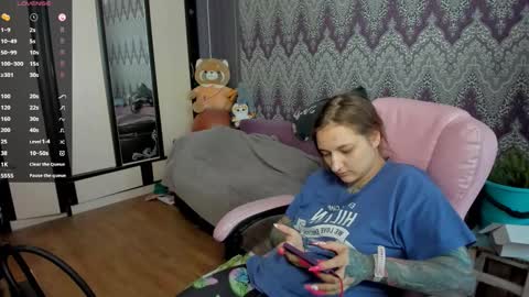 Snapshot of alexracc00n chatting on January 21, 6:00 am Alex online show from January 21, 6:00 am