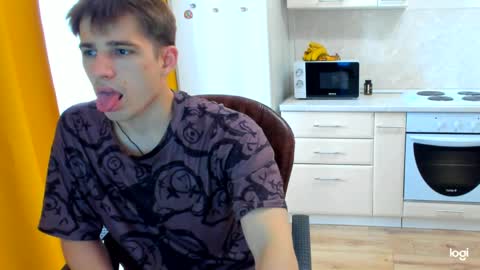 Snapshot of alexs_777 chatting on May 25, 3:45 am Dennis online show from May 25, 3:45 am