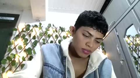 Snapshot of alexsexy1405 chatting on December 18, 11:00 pm alexsexy1405 online show from December 18, 11:00 pm
