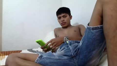 Snapshot of alexsexy1405 chatting on January 11, 10:59 pm alexsexy1405 online show from January 11, 10:59 pm