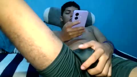 Snapshot of alexsexy1405 chatting on April 13, 3:34 am alexsexy1405 online show from April 13, 3:34 am