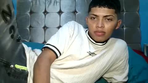 Snapshot of alexsexy1405 chatting on May 8, 9:20 pm alexsexy1405 online show from May 8, 9:20 pm
