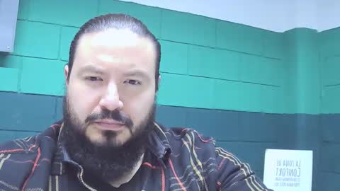 Snapshot of alextambet chatting on December 23, 1:13 pm alextambet online show from December 23, 1:13 pm