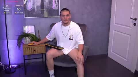 Snapshot of alexwildexx chatting on July 2, 10:32 am Alex online show from July 2, 10:32 am