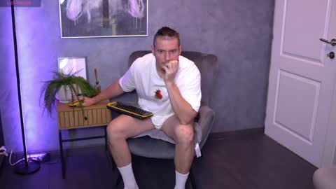 Snapshot of alexwildexx chatting on July 14, 5:12 am Alex online show from July 14, 5:12 am