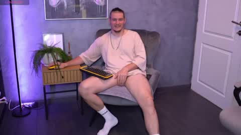 Snapshot of alexwildexx chatting on July 15, 5:56 am Alex online show from July 15, 5:56 am