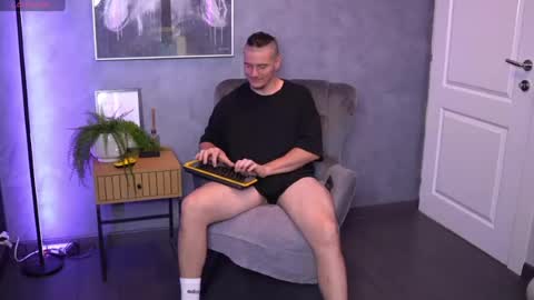Snapshot of alexwildexx chatting on July 23, 6:11 am Alex online show from July 23, 6:11 am