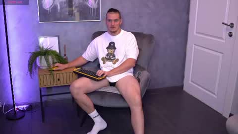 Snapshot of alexwildexx chatting on July 29, 5:49 am Alex online show from July 29, 5:49 am