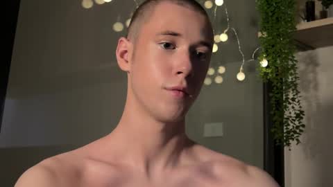 Snapshot of alexwos chatting on January 25, 5:51 am Alex online show from January 25, 5:51 am