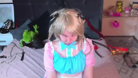 Snapshot of alexxisskyy chatting on May 25, 5:35 am Alexsy online show from May 25, 5:35 am
