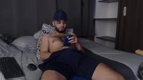 Snapshot of alexxx1106 chatting on December 7, 7:05 am alexxx1106 online show from December 7, 7:05 am