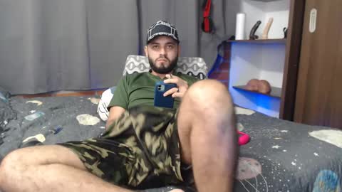 Snapshot of alexxx1106 chatting on December 13, 3:27 am alexxx1106 online show from December 13, 3:27 am