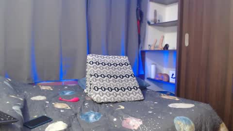 Snapshot of alexxx1106 chatting on December 20, 1:14 am alexxx1106 online show from December 20, 1:14 am