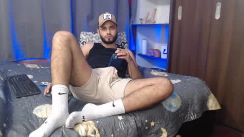 Snapshot of alexxx1106 chatting on December 20, 4:20 am alexxx1106 online show from December 20, 4:20 am