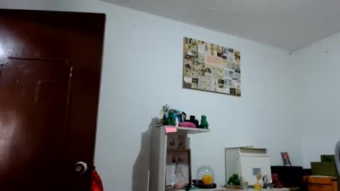 Snapshot of alia054 chatting on June 15, 12:51 pm Alia online show from June 15, 12:51 pm
