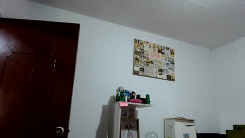 Snapshot of alia054 chatting on June 27, 12:44 pm Alia online show from June 27, 12:44 pm