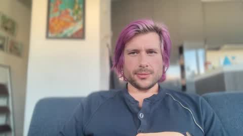 Snapshot of alibastersword chatting on December 17, 11:16 pm Luke online show from December 17, 11:16 pm