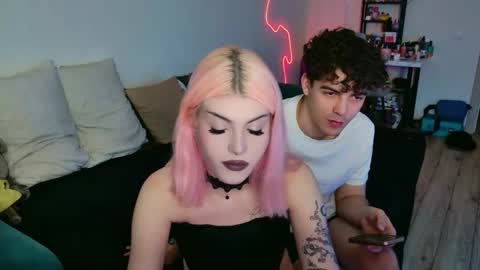 Snapshot of alice118james chatting on September 14, 6:07 pm alice and james online show from September 14, 6:07 pm