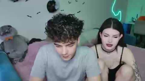 Snapshot of alice118james chatting on October 17, 6:43 pm alice and james online show from October 17, 6:43 pm