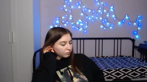 Snapshot of alice_________________________ chatting on December 3, 9:56 pm Alice online show from December 3, 9:56 pm