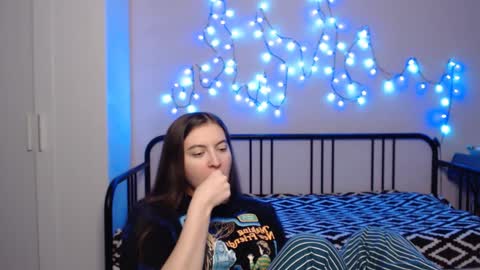 Snapshot of alice_________________________ chatting on December 11, 6:52 pm Alice online show from December 11, 6:52 pm