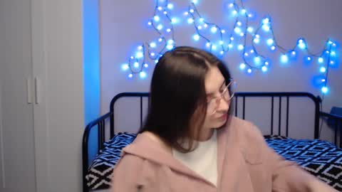 Snapshot of alice_________________________ chatting on December 18, 10:24 pm Alice online show from December 18, 10:24 pm