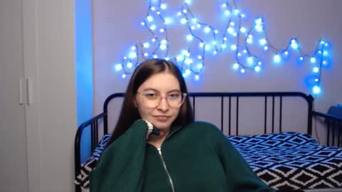 Snapshot of alice_________________________ chatting on January 12, 8:47 pm Alice online show from January 12, 8:47 pm