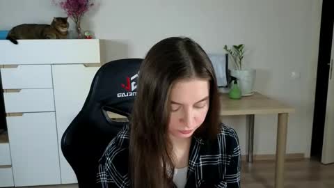 Snapshot of alice_________________________ chatting on October 4, 7:01 pm Alice online show from October 4, 7:01 pm