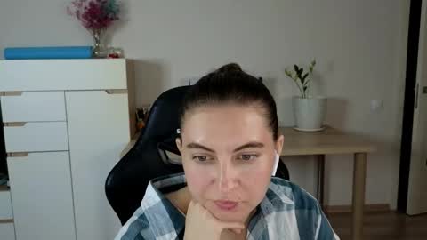 Snapshot of alice_________________________ chatting on October 10, 7:24 pm Alice online show from October 10, 7:24 pm