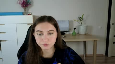 Snapshot of alice_________________________ chatting on October 19, 5:24 pm Alice online show from October 19, 5:24 pm