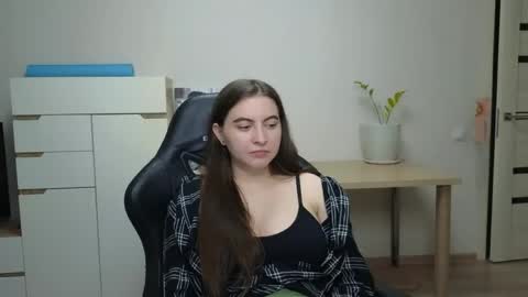 Alice online show from April 17, 5:49 pm