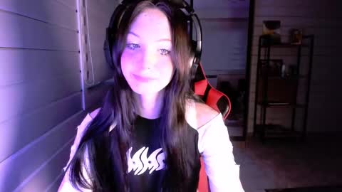 Snapshot of alice__aris chatting on February 27, 3:26 pm Alice Aris online show from February 27, 3:26 pm