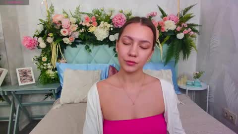 Snapshot of alice_charmy chatting on February 2, 5:33 pm Alice in Wonderland online show from February 2, 5:33 pm