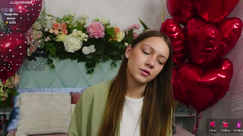 Snapshot of alice_charmy chatting on February 14, 5:21 pm Alice in Wonderland online show from February 14, 5:21 pm