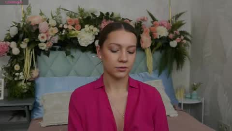 Snapshot of alice_charmy chatting on February 24, 5:22 pm Alice in Wonderland online show from February 24, 5:22 pm